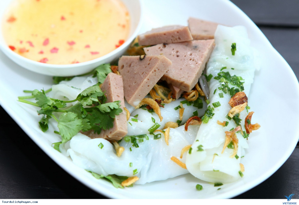 bánh ướt chả bò 
